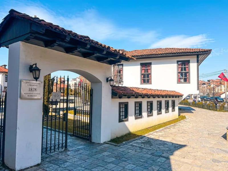 1-Day Trip : Prishtina and Prizren from Tirana - Prizren Castle and the Hill: Views, Optional Hike, and Timing