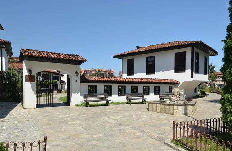 From Tirana: Prizren and Pristina Guided Tour - Price and logistics: is $194 worth it for a 12-hour loop?