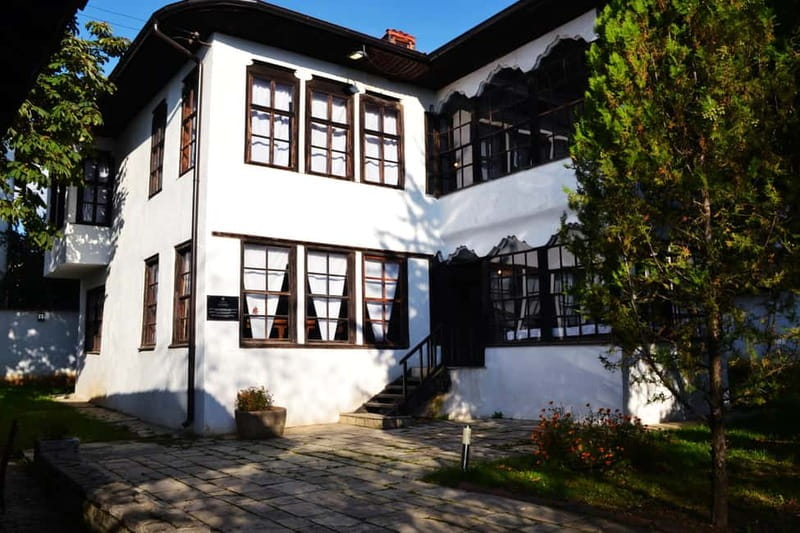 Prishtina: Guided Walking Tour with a Local - Why a local-led walking route helps more than a checklist
